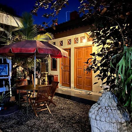 Rumah Pathuk Syariah Homestay ยอกยาการ์ตา ภายนอก รูปภาพ