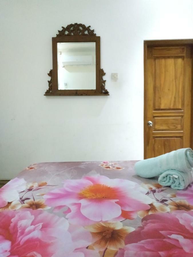 Rumah Pathuk Syariah Homestay ยอกยาการ์ตา ภายนอก รูปภาพ